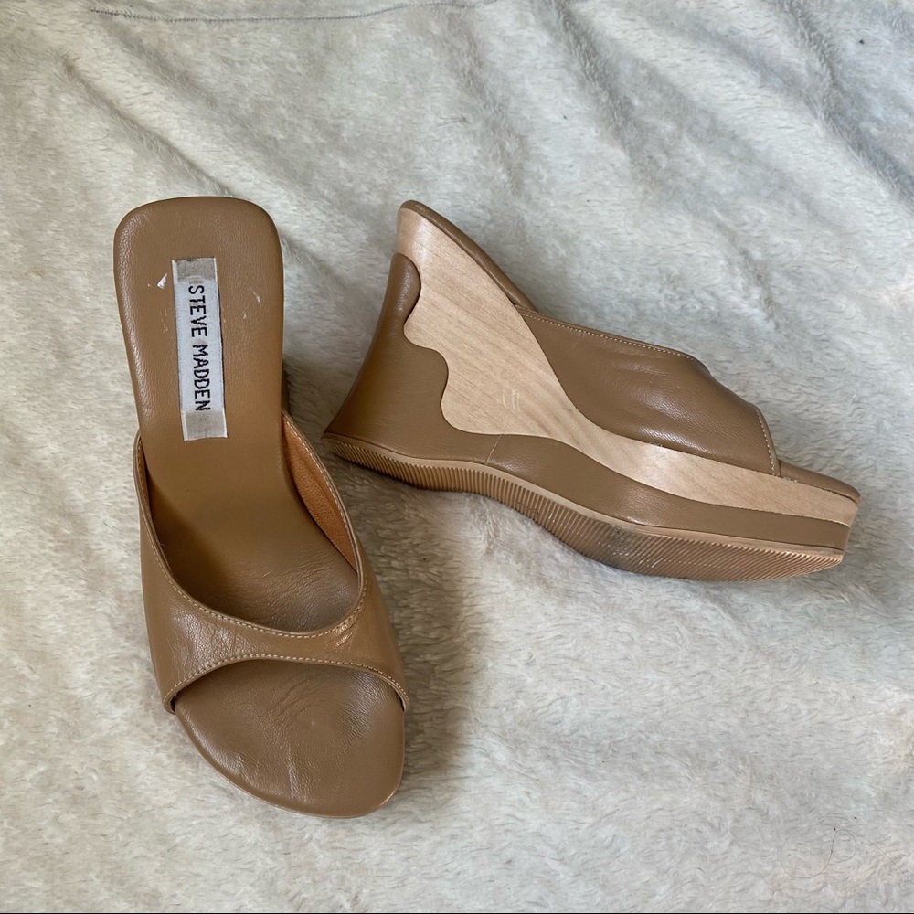 Steve Madden Tan Wedges